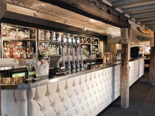Отель The Blue Anchor Feering Экстерьер фото